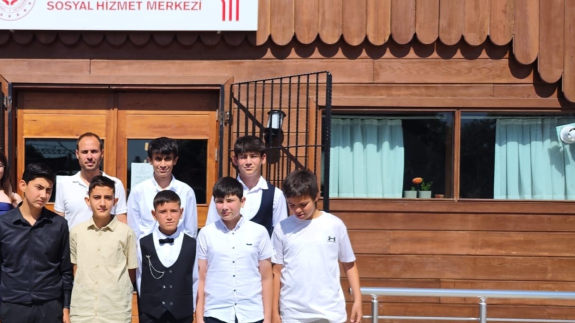 OKULUMUZ ÖĞRENCİLERİYLE ÖDEMİŞ SOSYAL HİZMET MERKEZİNİ ZİYARET ETTİK.